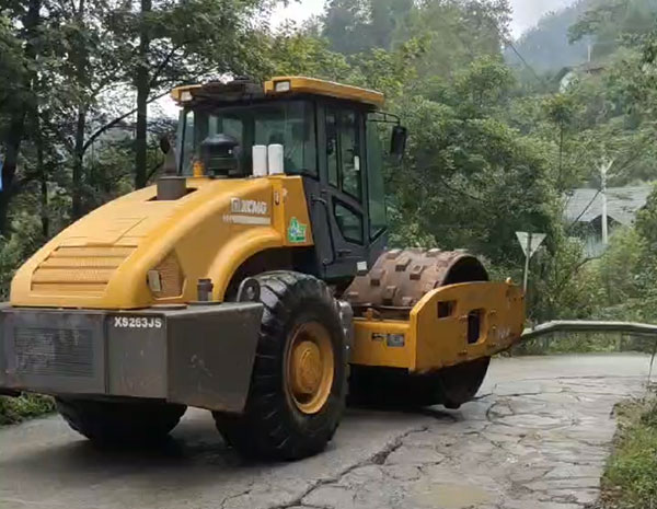 壓路機(jī)